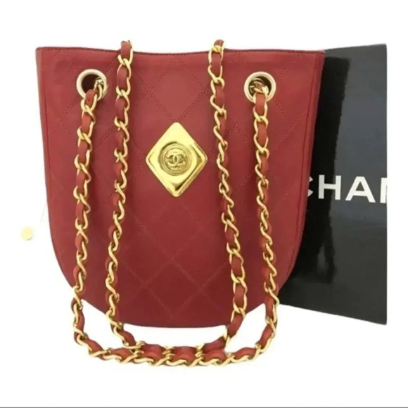 𝅺Chanel Vintage Red‎ Leather Crossbody Bag - Picture 1 of 14